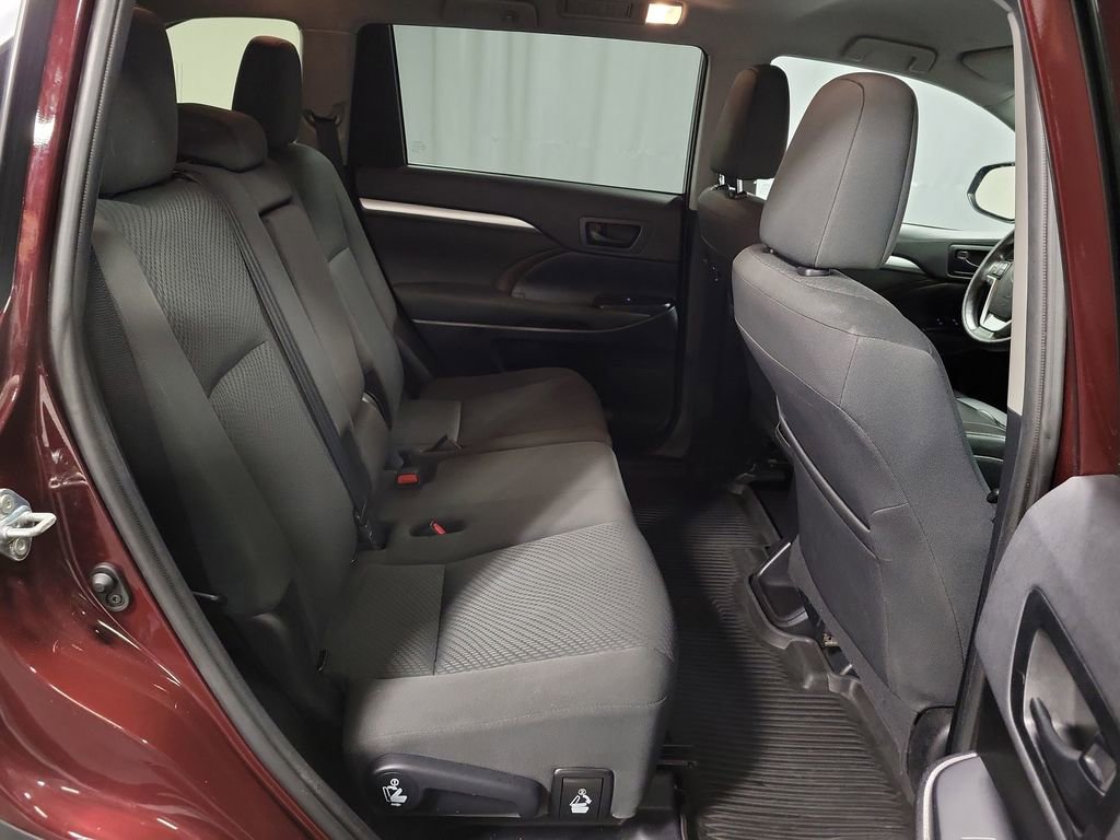 Used 2019 Toyota Highlander LE image 24
