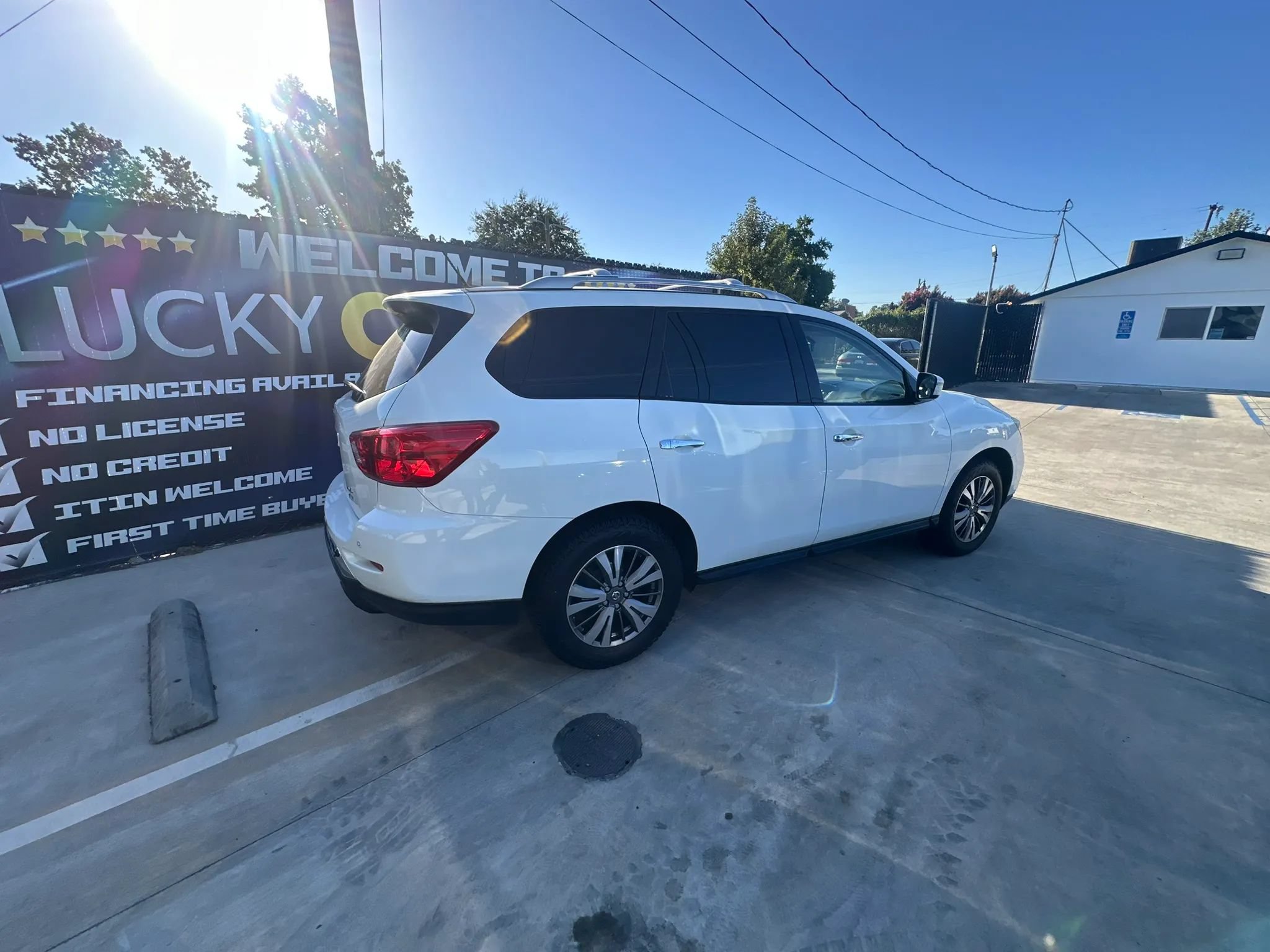 Used 2018 Nissan Pathfinder SV AWD/4WD image 6