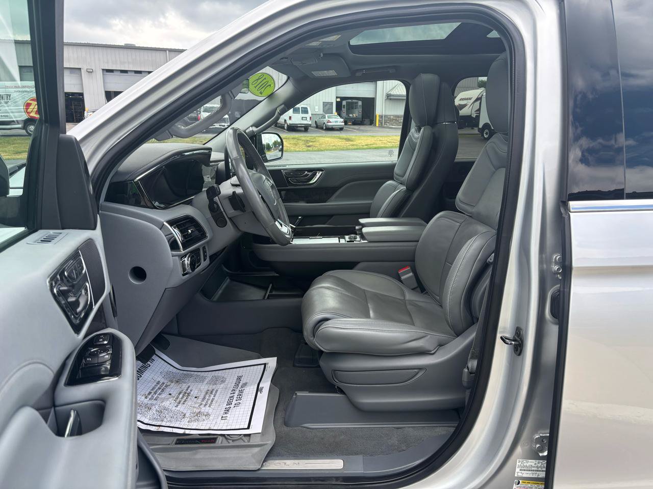 Used 2018 Lincoln Navigator L Reserve w/ Technology Package AWD/4WD image 9