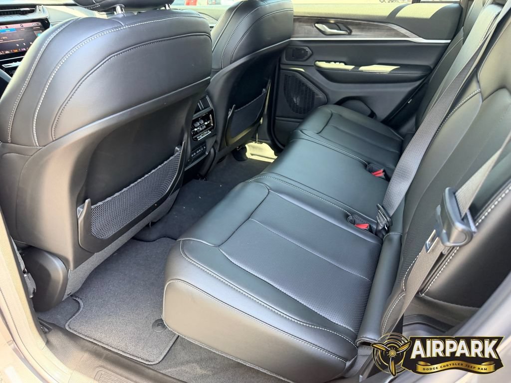 New 2026 Jeep Grand Cherokee Limited w/ Luxury Tech Group II AWD/4WD image 13
