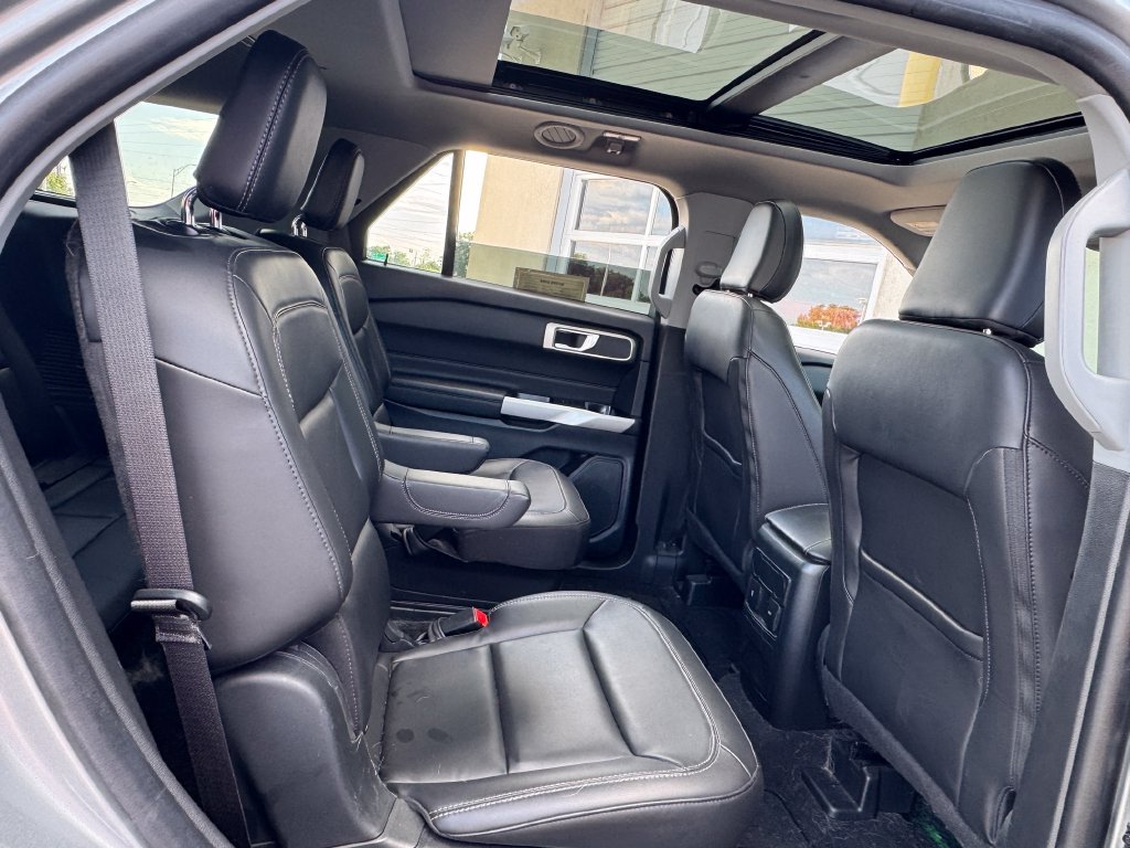 Used 2023 Ford Explorer XLT w/ Equipment Group 202A AWD/4WD image 31