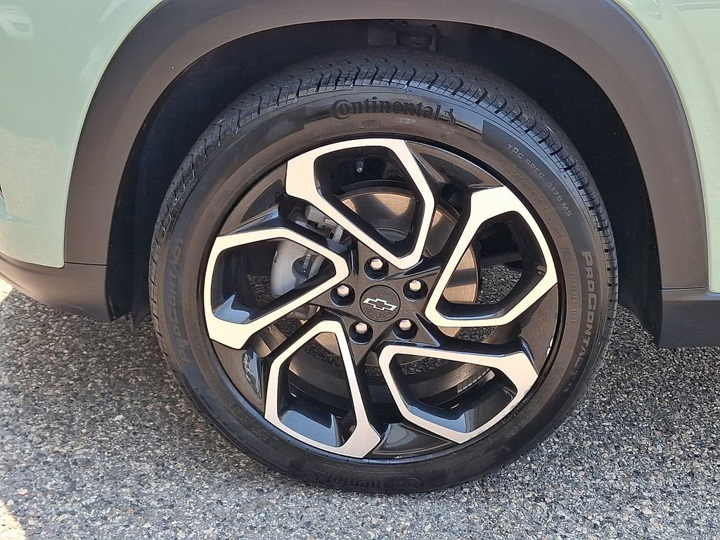 Certified 2024 Chevrolet Trax RS w/ Sunroof Package FWD image 11