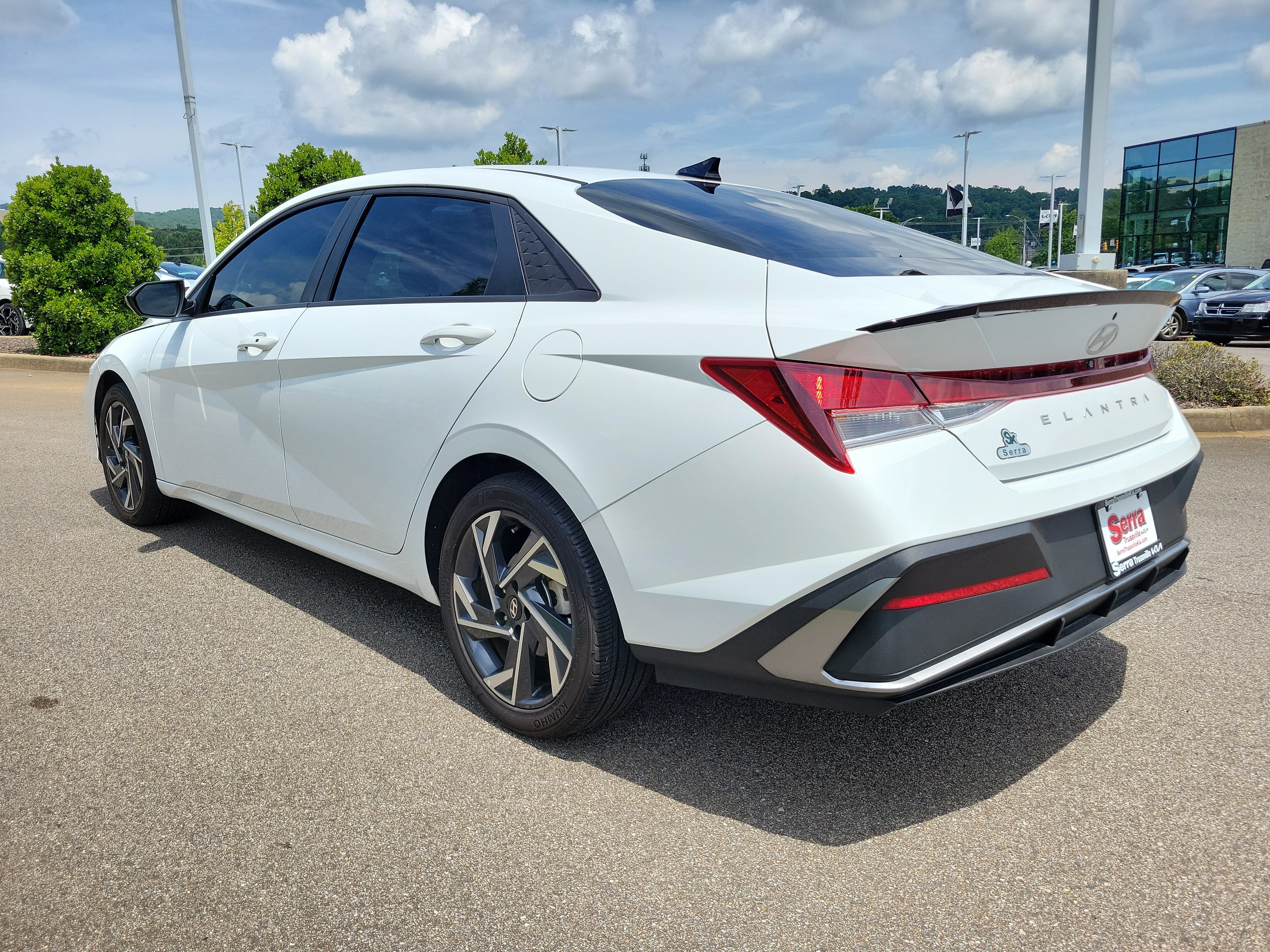 Used 2025 Hyundai Elantra Sport FWD image 21