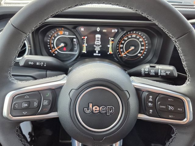 Used 2025 Jeep Wrangler Sahara image 25