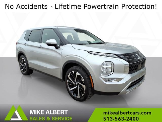 Used 2024 Mitsubishi Outlander SE image 1