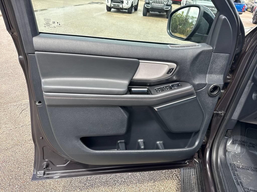 Used 2025 Ford Expedition Active RWD image 14