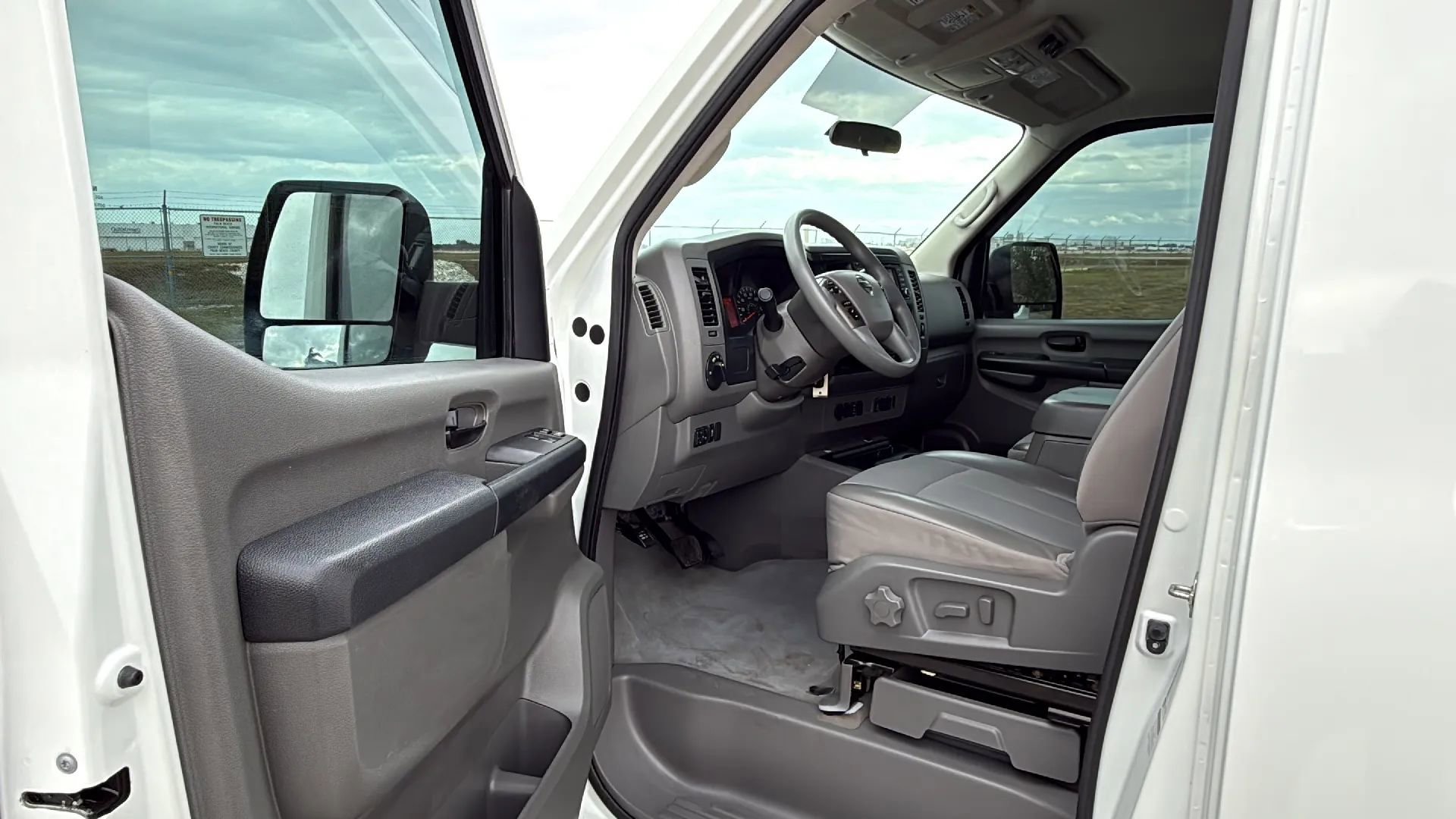 Used 2020 Nissan NV 3500 SV w/ Navigation Package image 8
