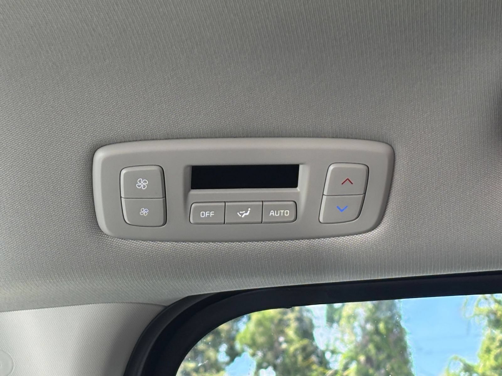 Used 2026 Kia Carnival FWD image 24