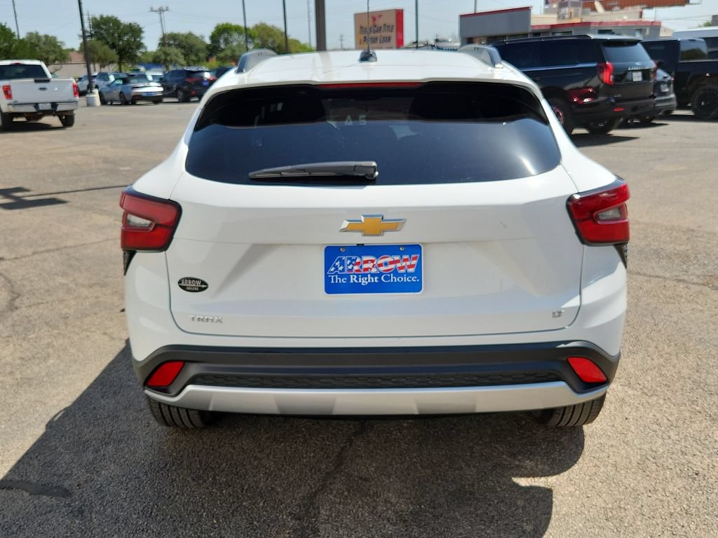 Used 2025 Chevrolet Trax LT FWD image 9