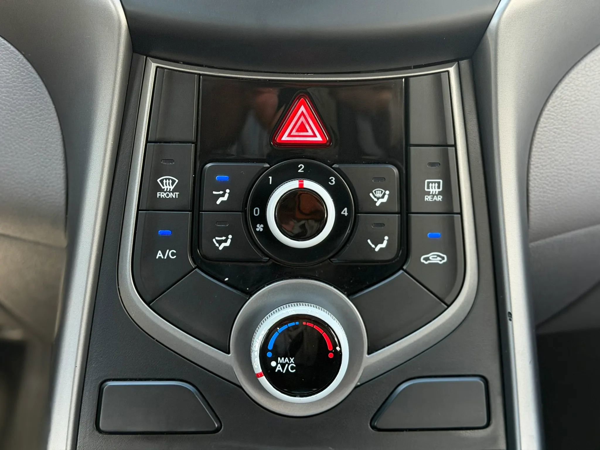 Used 2015 Hyundai Elantra SE image 25