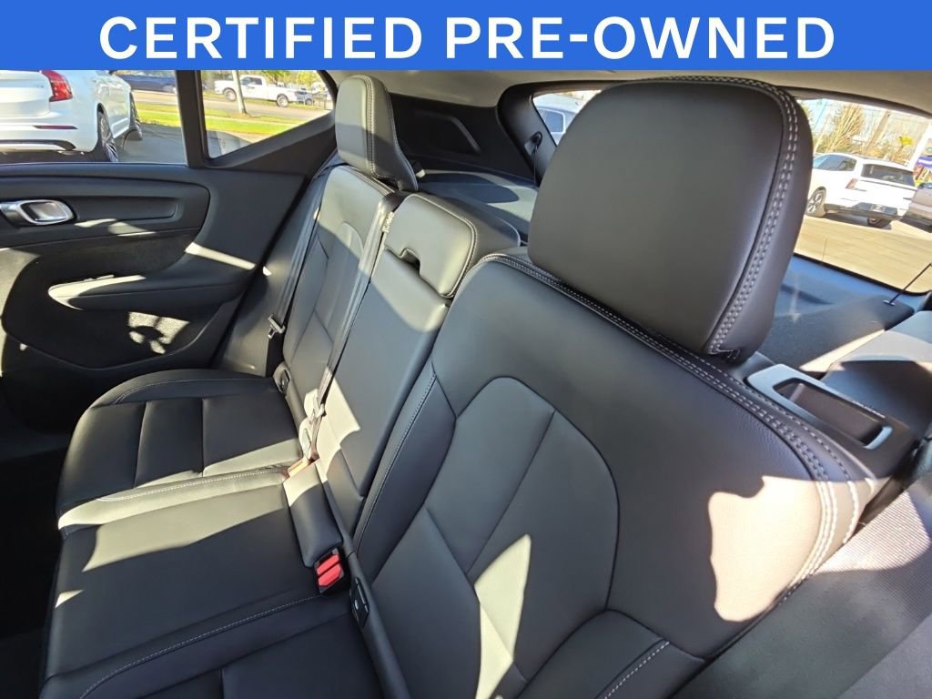 Used 2025 Volvo XC40 B5 Plus AWD/4WD image 6