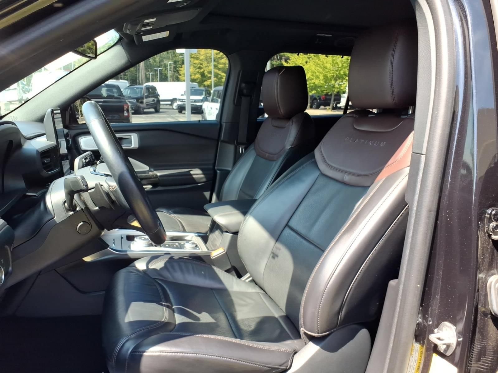 Used 2021 Ford Explorer Platinum w/ Equipment Group 601A AWD/4WD image 16