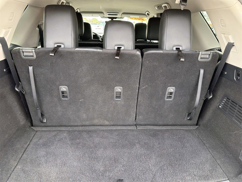 Used 2023 Nissan Pathfinder SL w/ Black Appearance Package image 31