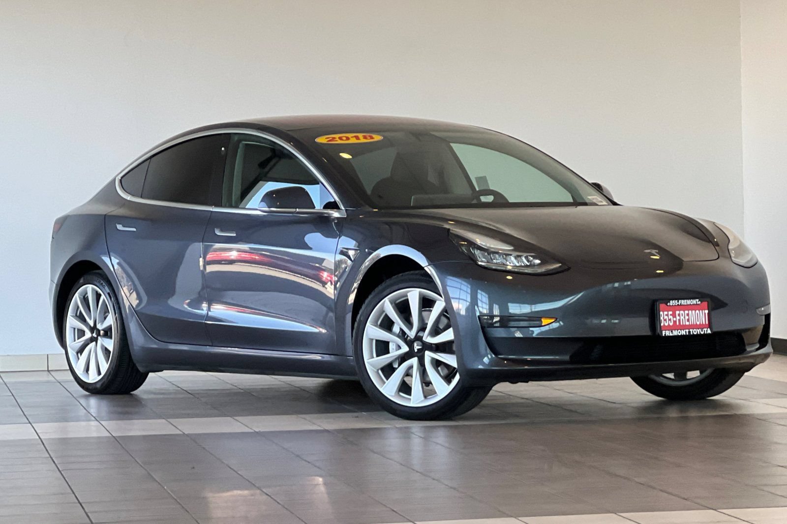 Used 2018 Tesla Model 3 Long Range RWD image 2