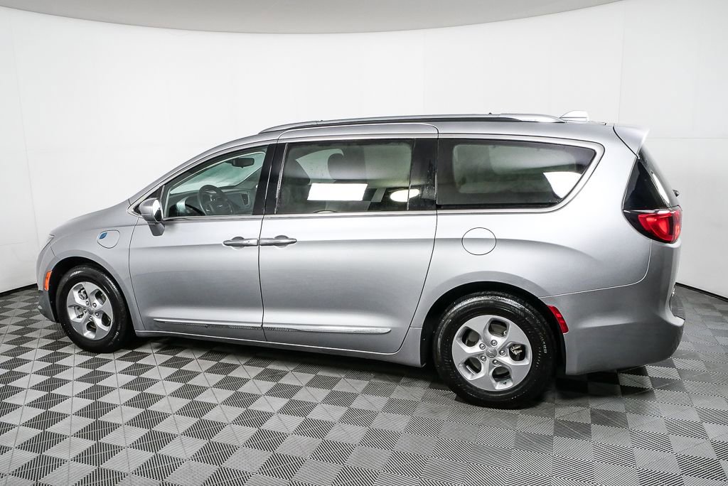 Used 2018 Chrysler Pacifica Touring-L image 4