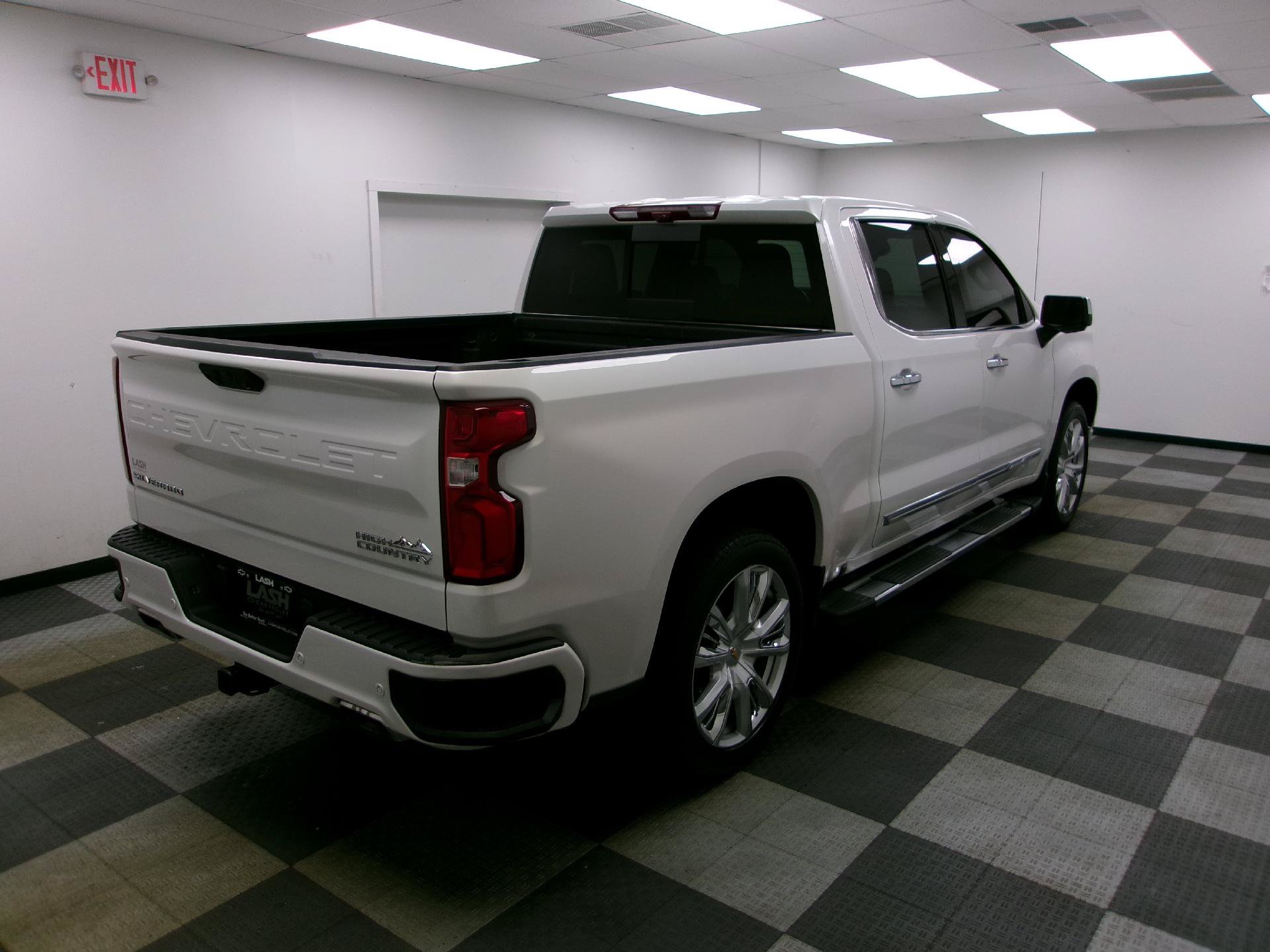 Used 2024 Chevrolet Silverado 1500 High Country w/ High Country Premium Package AWD/4WD image 14