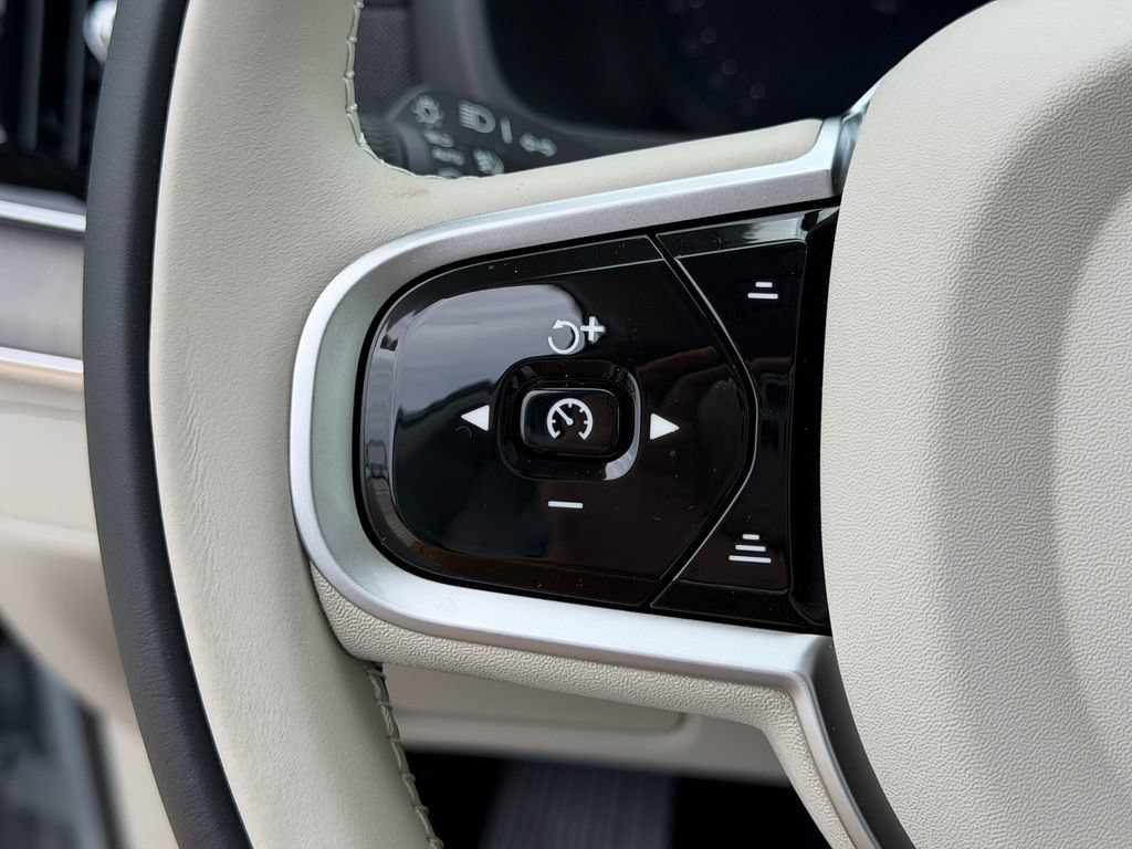 New 2026 Volvo XC90 T8 Ultra w/ Protection Package Premier AWD/4WD image 18