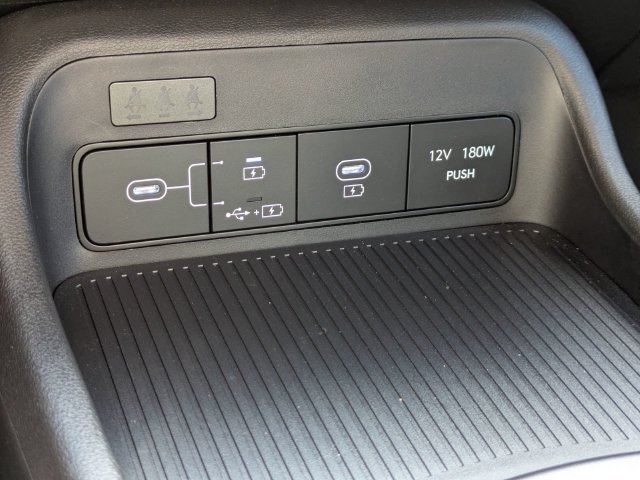 Used 2025 Hyundai Kona SE FWD image 23