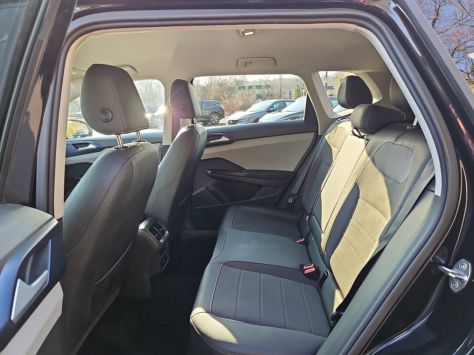 Used 2024 Volkswagen Taos SE image 10