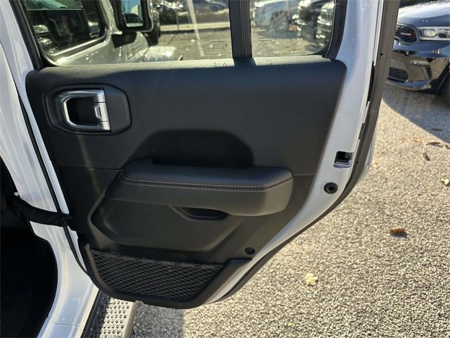 Certified 2022 Jeep Wrangler Unlimited Sahara image 23