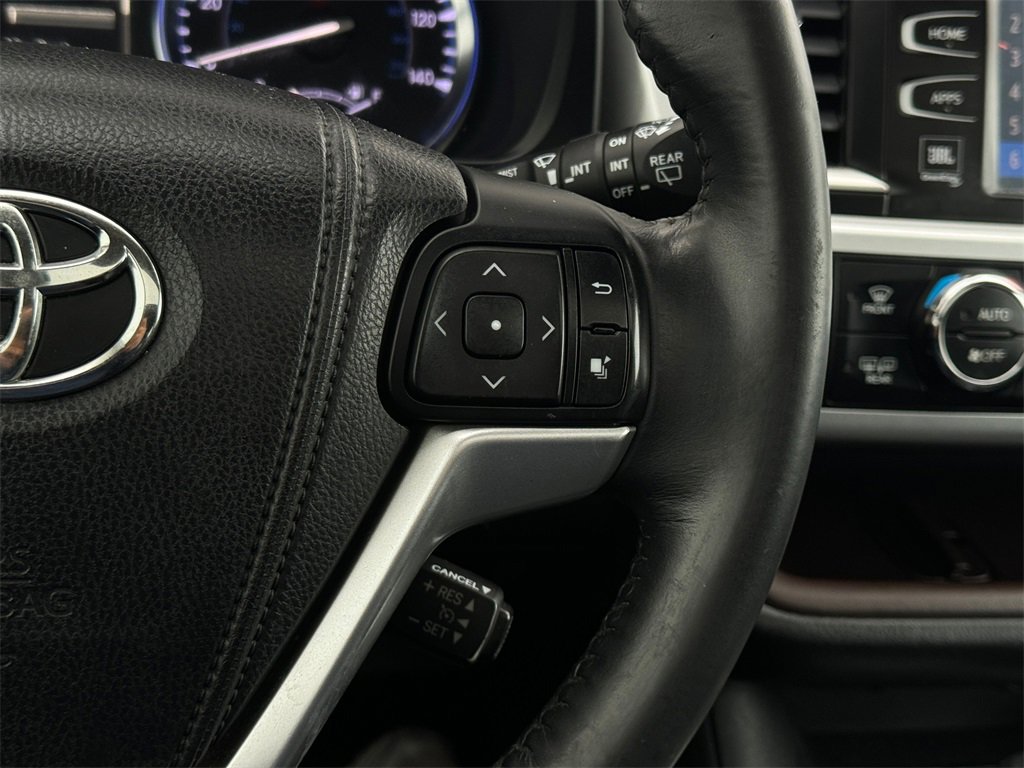 Used 2014 Toyota Highlander Limited image 35