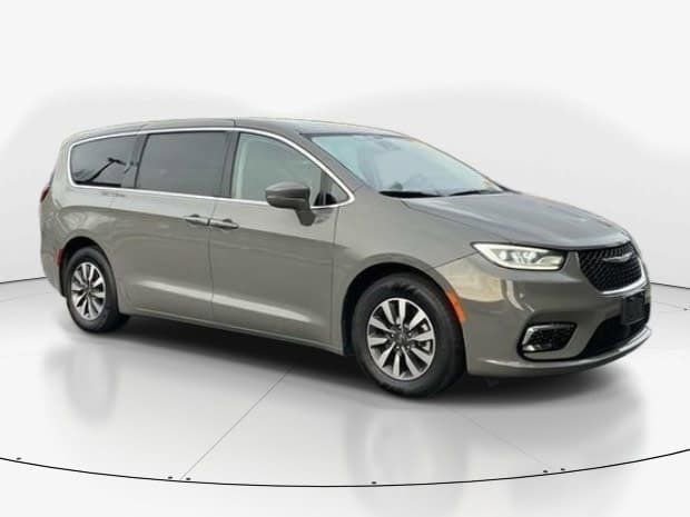 Used 2022 Chrysler Pacifica Touring-L image 1