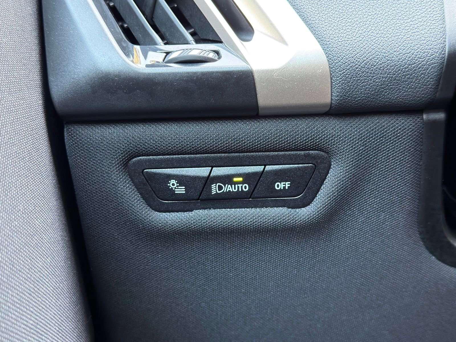 Used 2023 BMW iX xDrive50 w/ Sport Package image 23