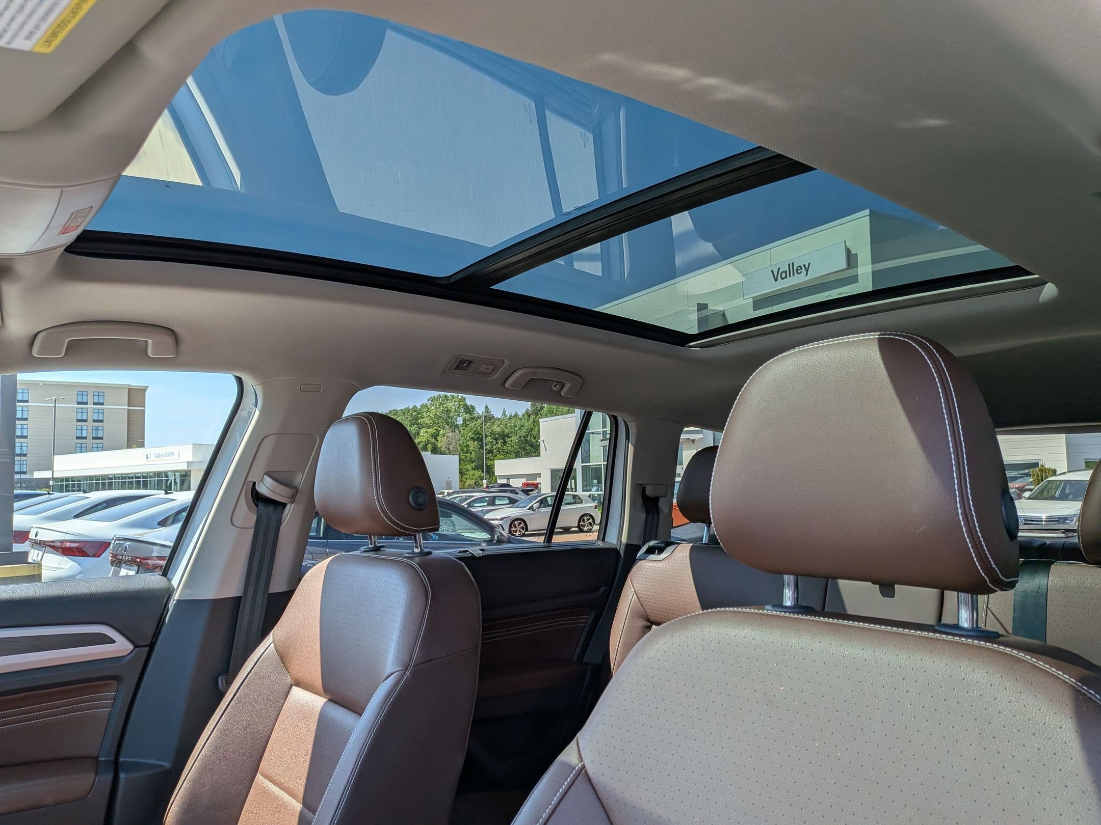 Used 2023 Volkswagen Atlas SE w/ Panoramic Sunroof Package AWD/4WD image 16