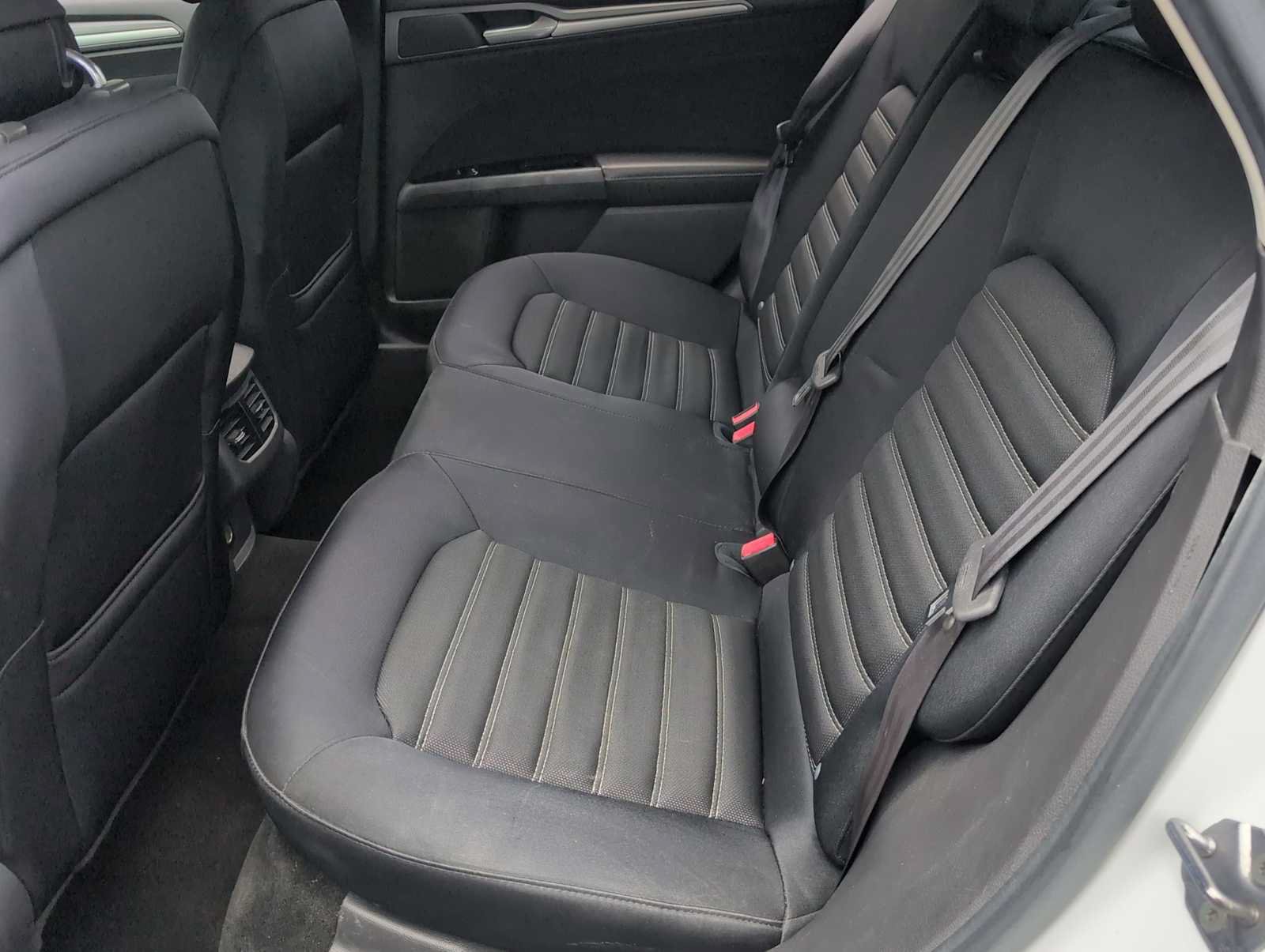 Used 2013 Ford Fusion SE FWD image 19