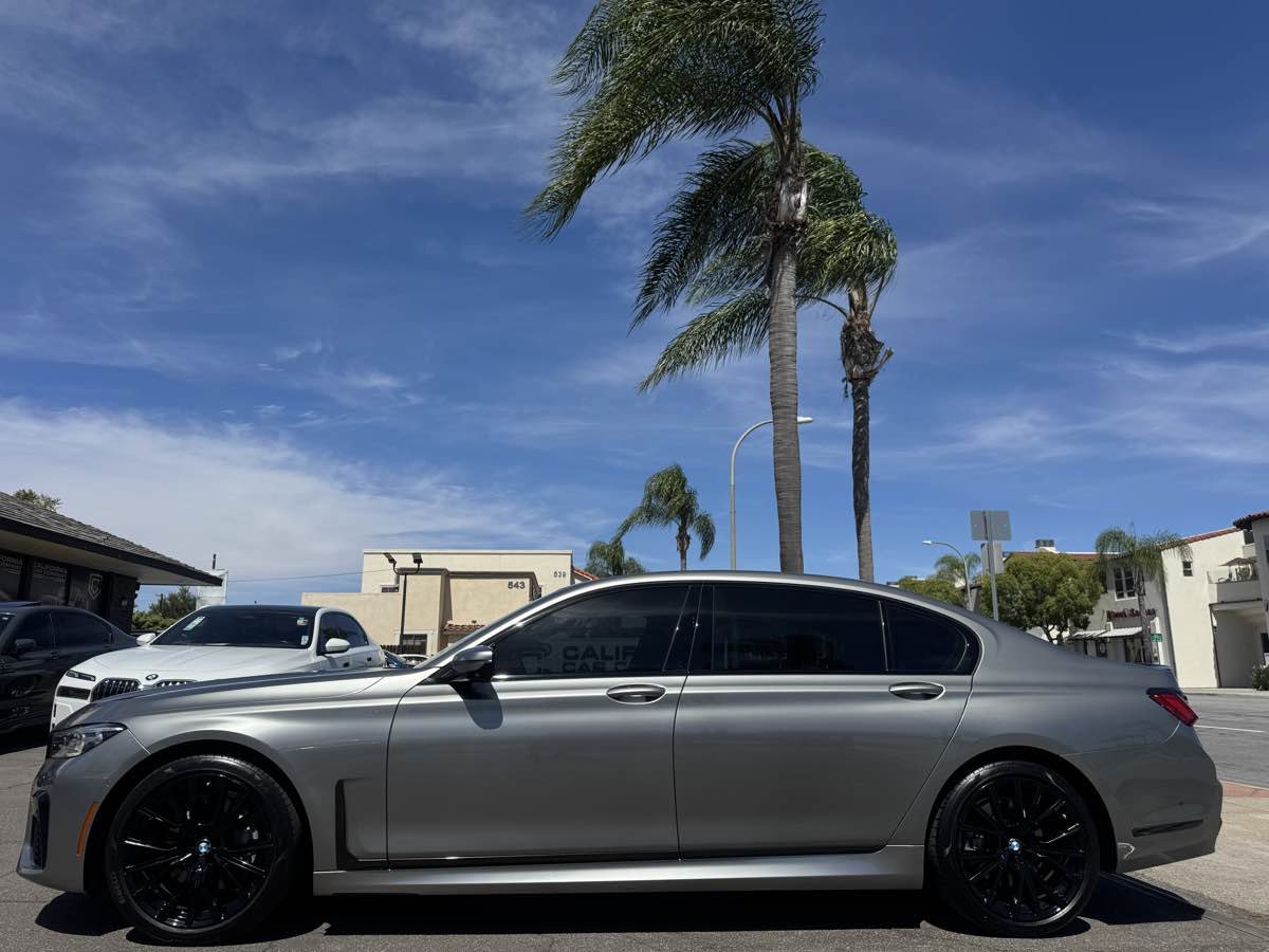 Used 2020 BMW 740i w/ M Sport Package image 2