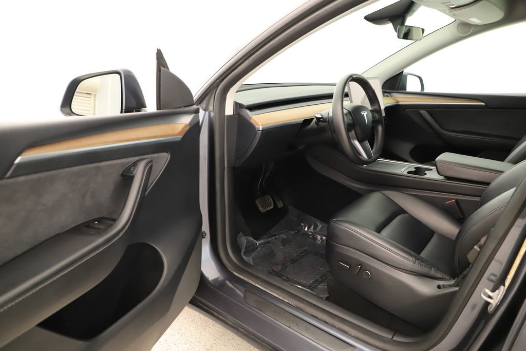 Used 2023 Tesla Model Y Long Range image 14