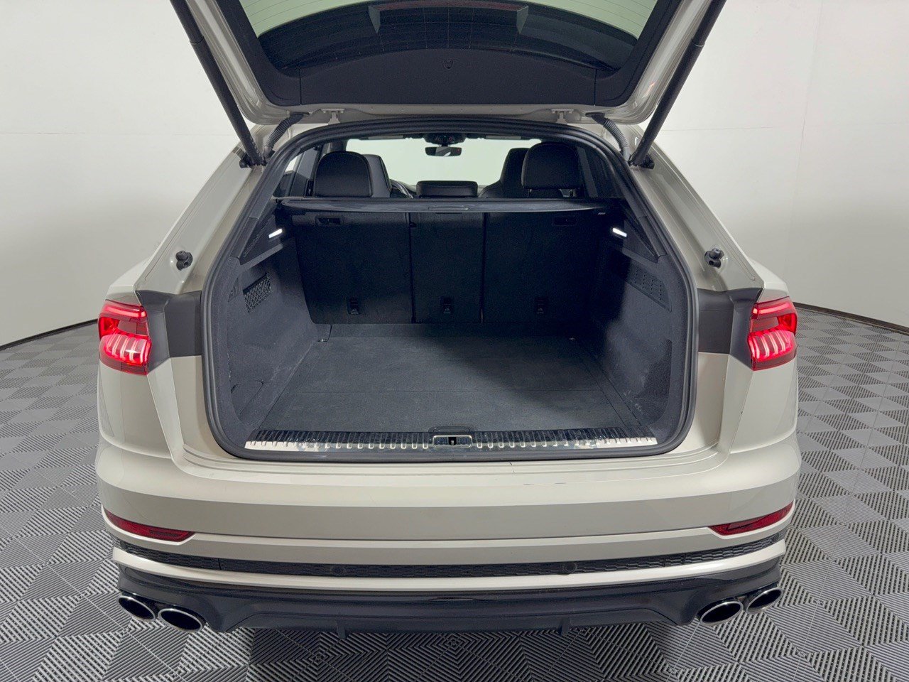 Used 2023 Audi SQ8 Premium Plus AWD/4WD image 28