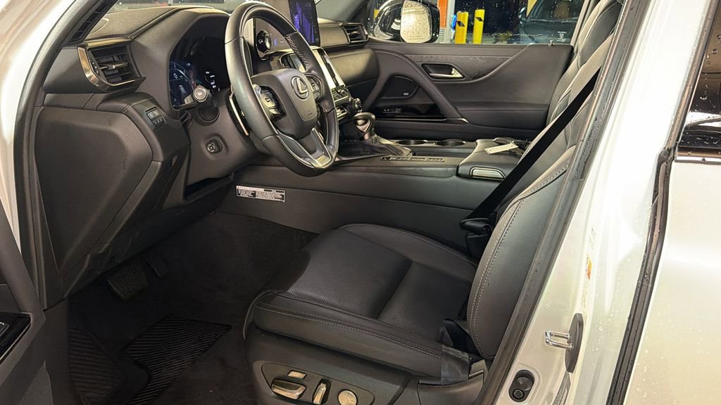 Used 2024 Lexus LX 600 4WD w/ Appearance Package image 27