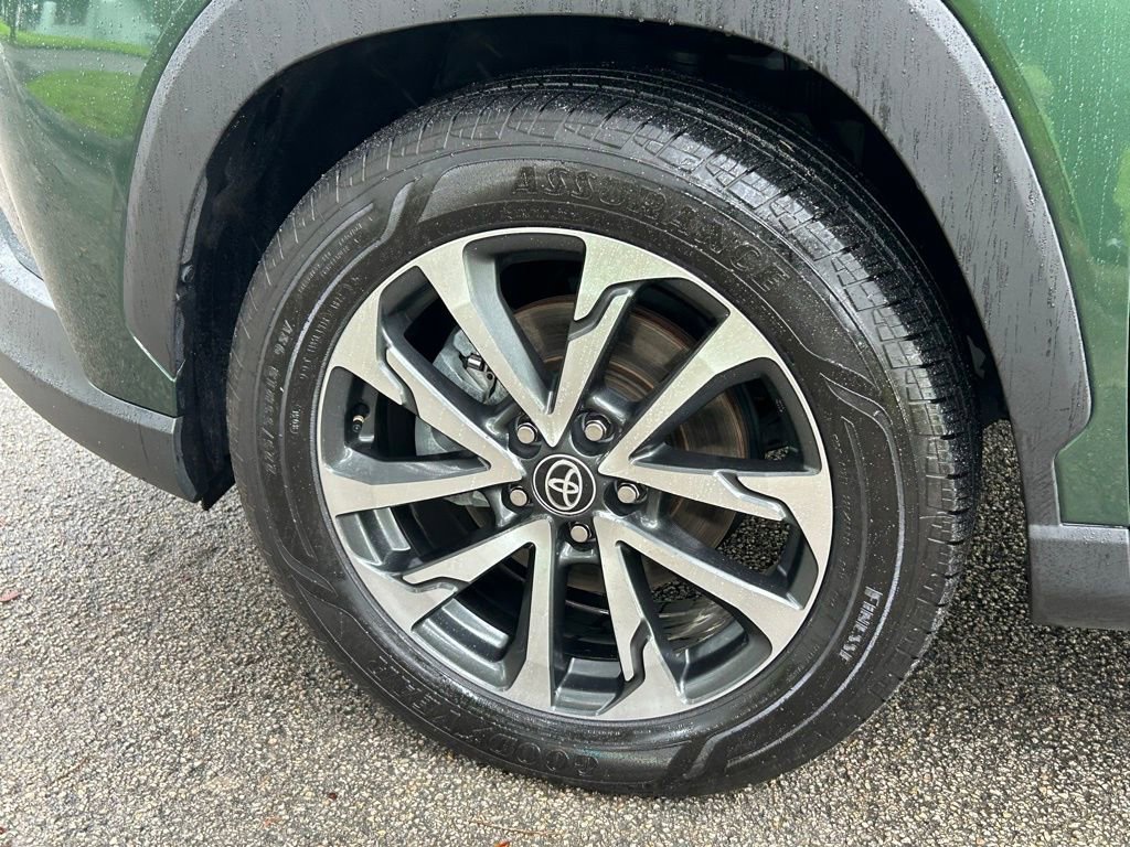 Used 2022 Toyota Corolla Cross XLE image 24