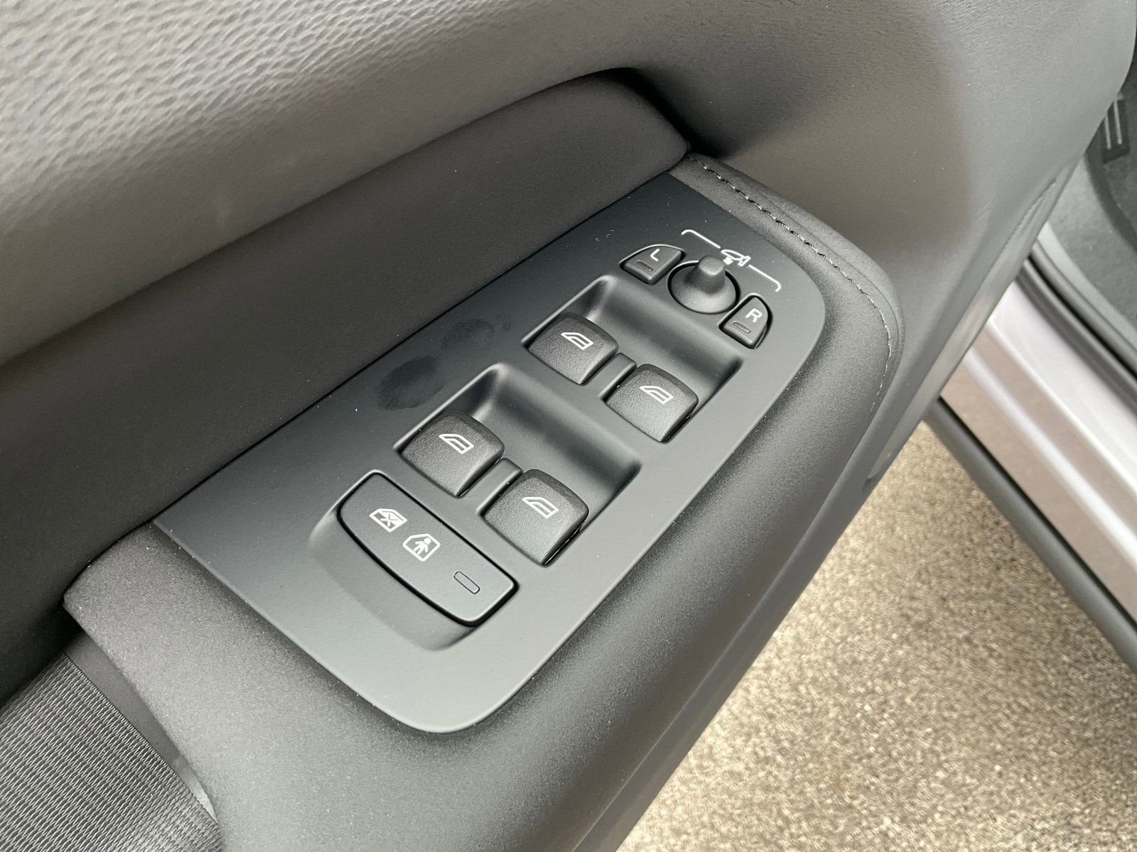 New 2026 Volvo XC60 B5 Plus w/ Protection Package Premier image 11