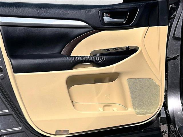Used 2015 Toyota Highlander XLE FWD image 17