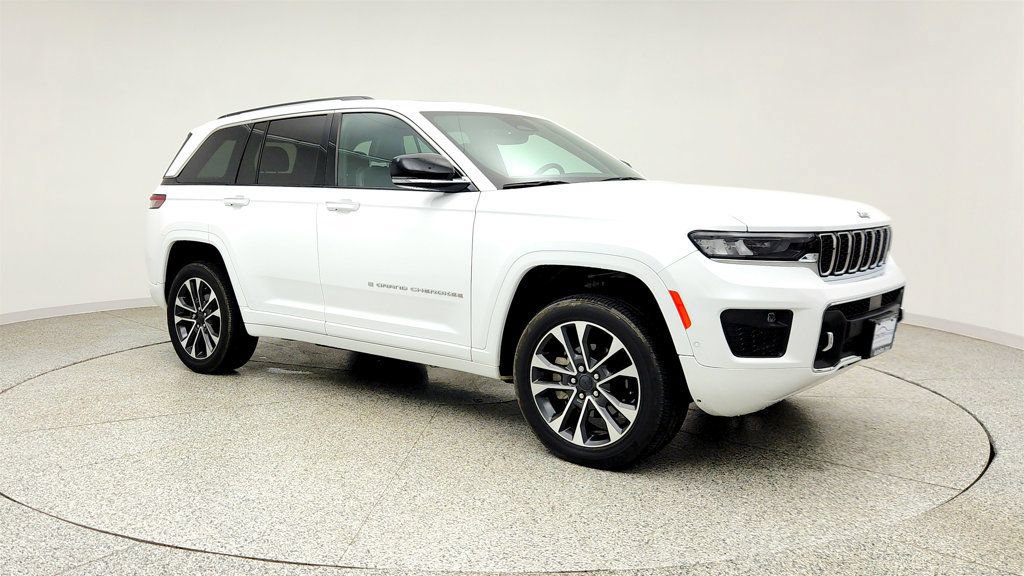 Used 2023 Jeep Grand Cherokee Overland AWD/4WD image 3