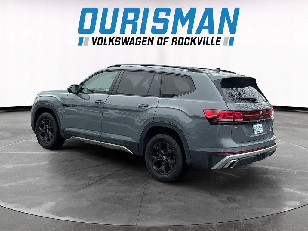 Used 2025 Volkswagen Atlas Peak Edition SE image 4