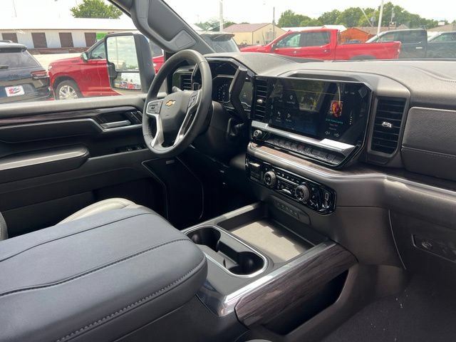 Used 2025 Chevrolet Silverado 2500 LTZ w/ LTZ Plus Package AWD/4WD image 8