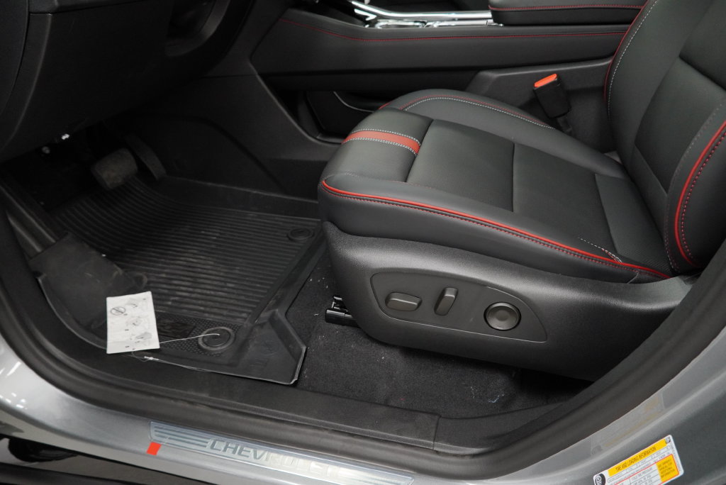 New 2027 Chevrolet Traverse RS w/ LPO, Floor Liner Package AWD/4WD image 23