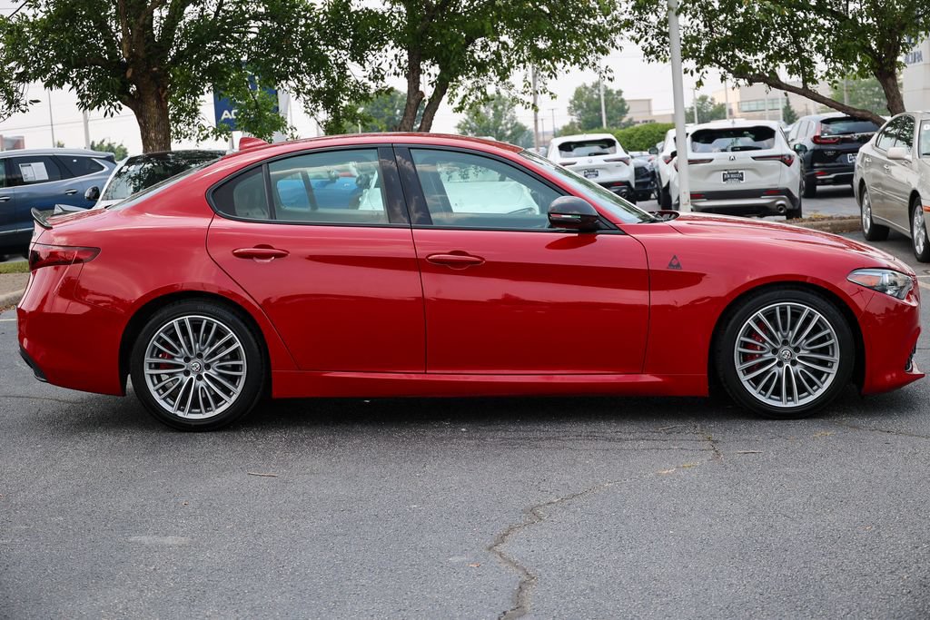 Used 2020 Alfa Romeo Giulia w/ Quick Order Package 22K Sport RWD image 17