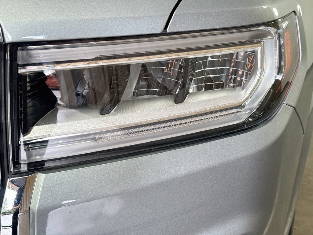 Used 2023 GMC Acadia Denali w/ Denali Ultimate Package FWD image 40
