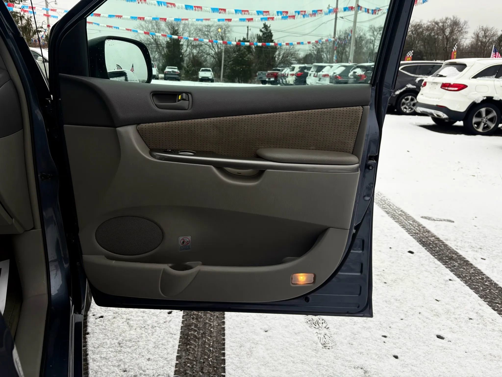 Used 2010 Toyota Sienna LE image 11