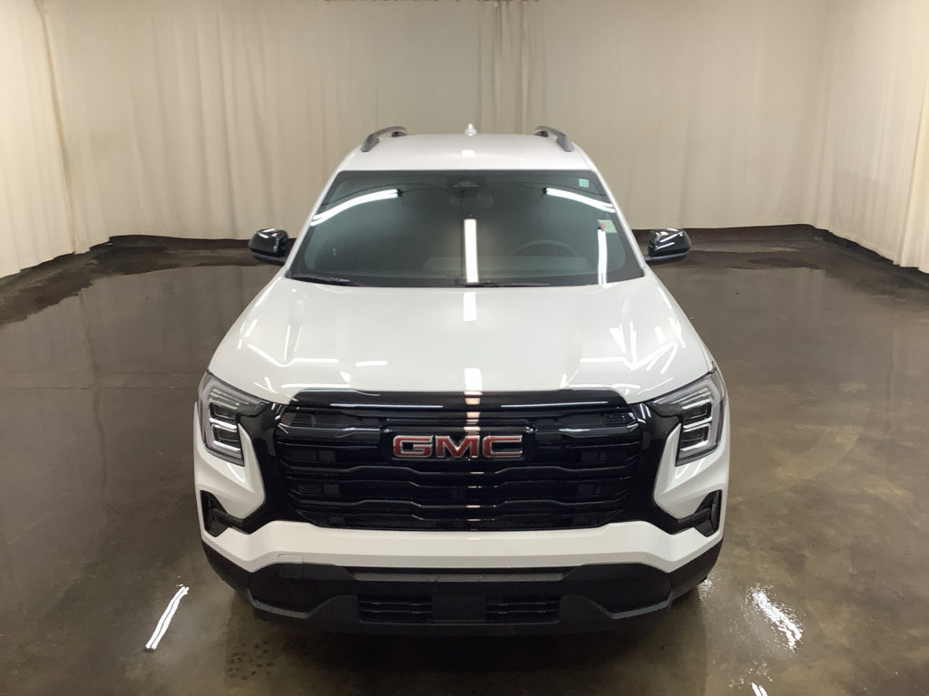 Used 2026 GMC Terrain Elevation w/ Elevation Premium Package image 3
