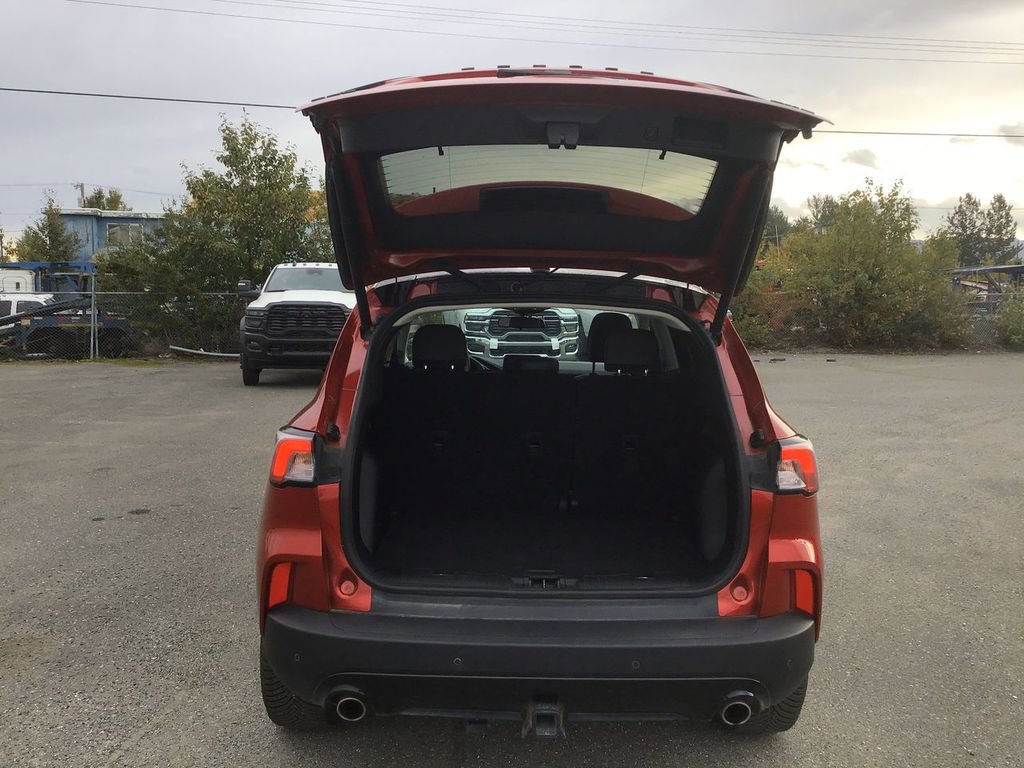 Used 2022 Ford Escape SEL w/ SEL Stealth AWD Package image 11