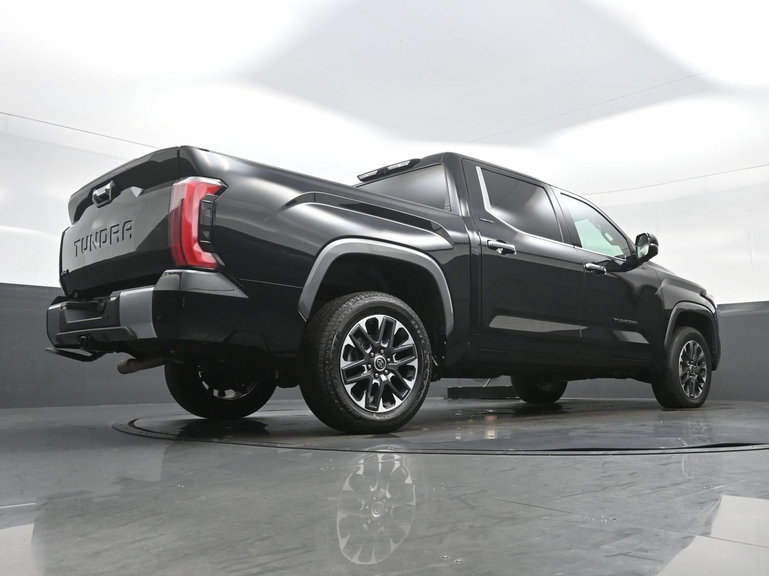 Used 2023 Toyota Tundra Limited AWD/4WD image 31