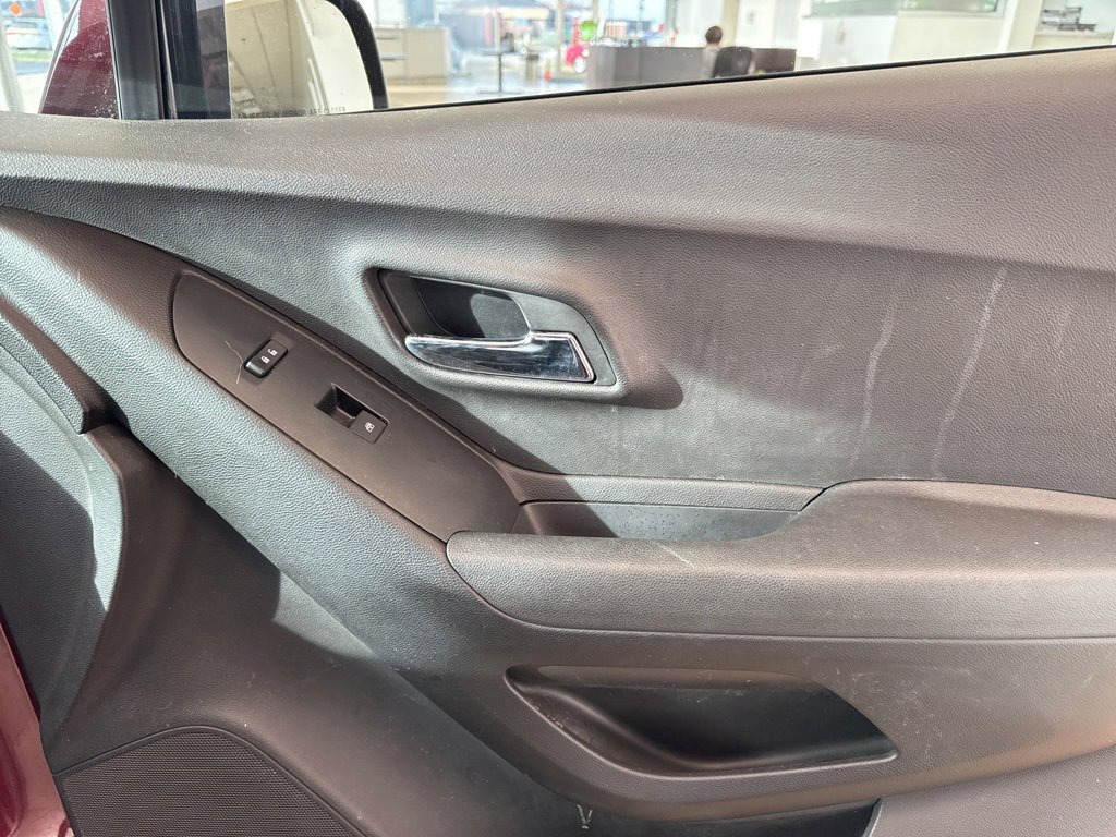 Used 2017 Chevrolet Trax LT w/ LT Convenience Package image 20