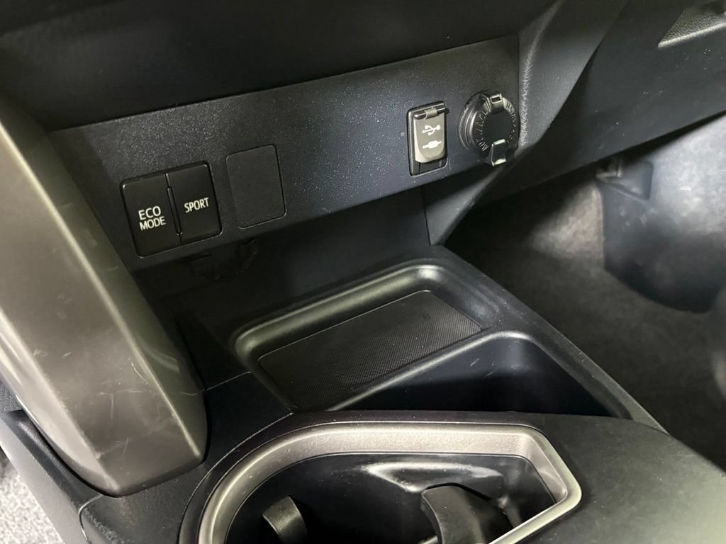Used 2017 Toyota RAV4 LE AWD/4WD image 24