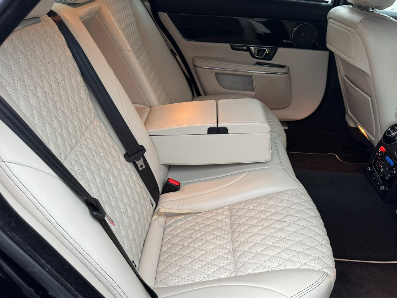 Used 2016 Jaguar XJ L Portfolio image 31