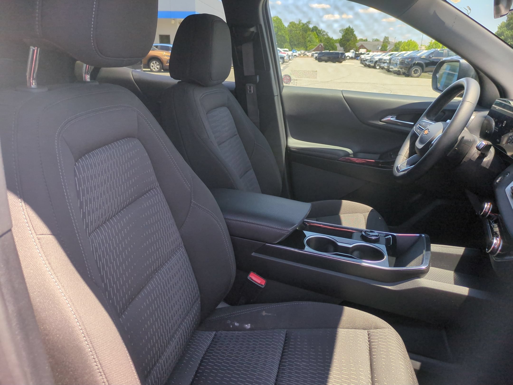 Used 2026 Chevrolet Equinox LT FWD image 33